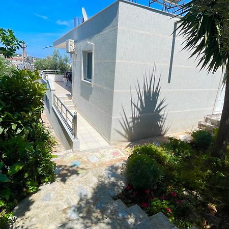 Guesthouse Shehu Ksamil Buitenkant foto