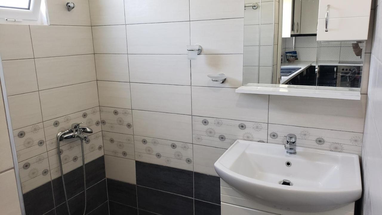 Guesthouse Shehu Ksamil Buitenkant foto