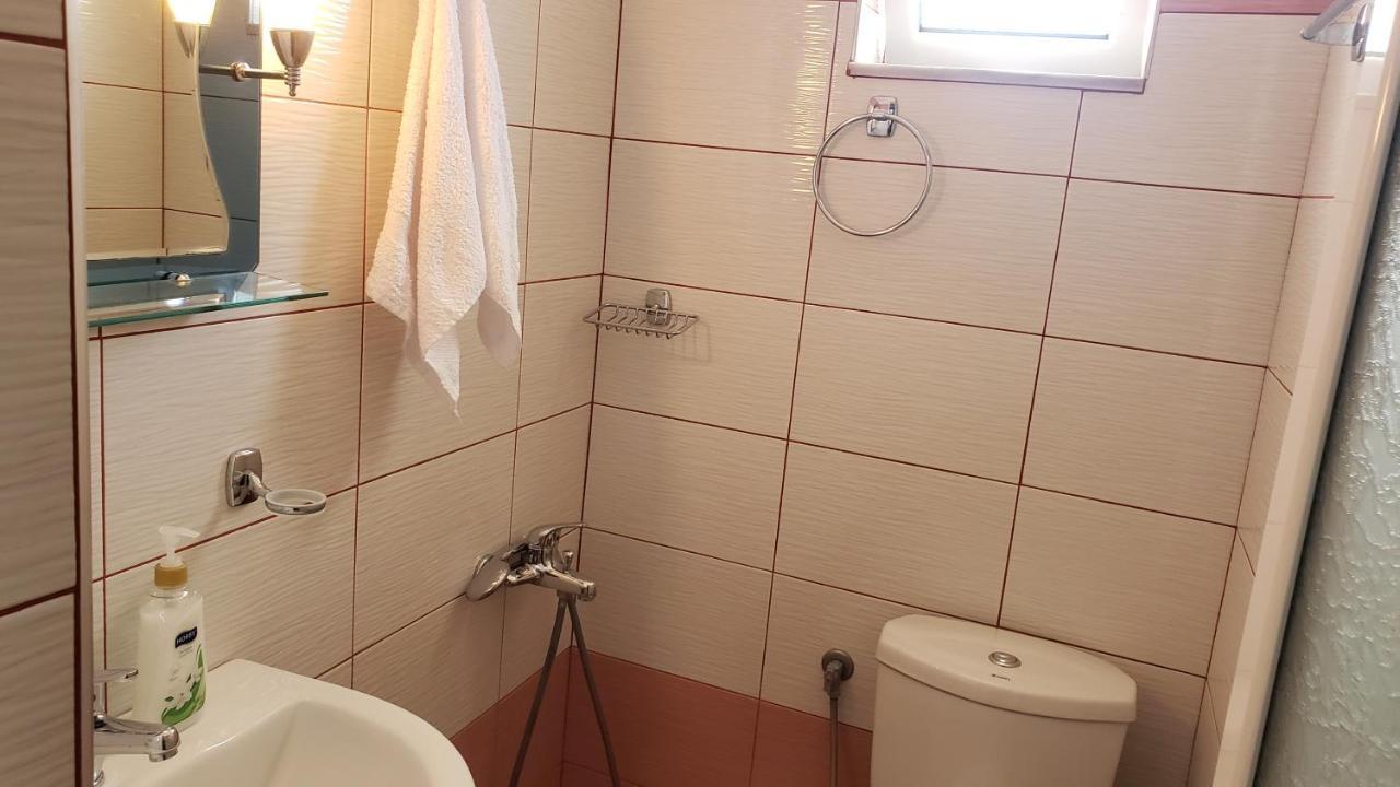 Guesthouse Shehu Ksamil Buitenkant foto