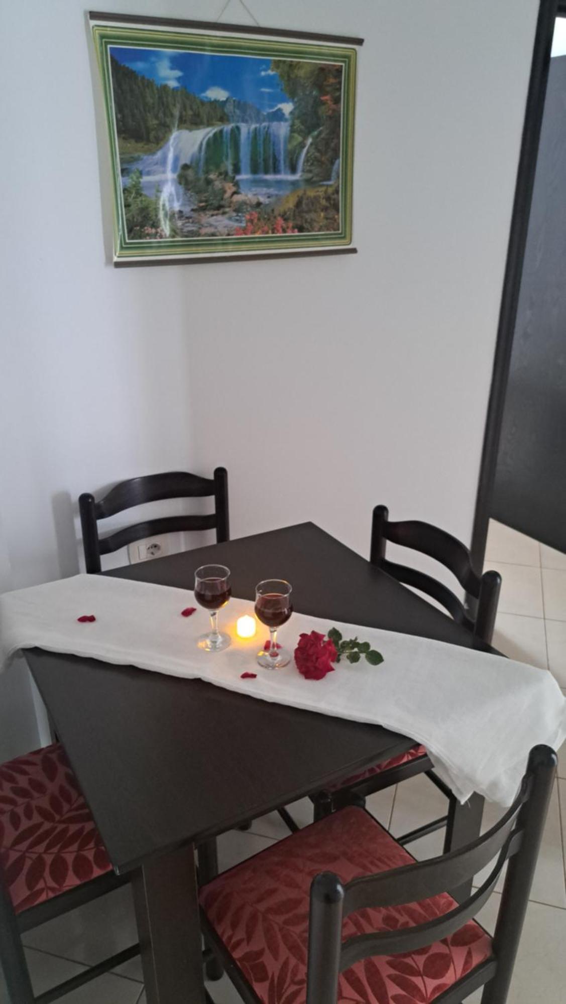 Guesthouse Shehu Ksamil Buitenkant foto