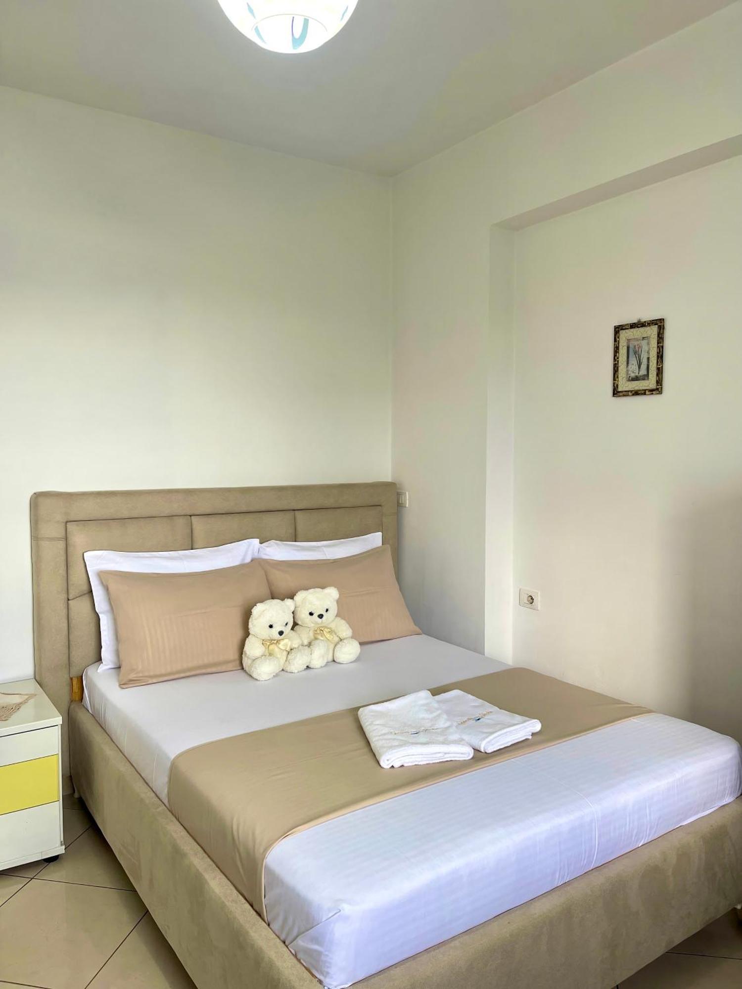 Guesthouse Shehu Ksamil Buitenkant foto